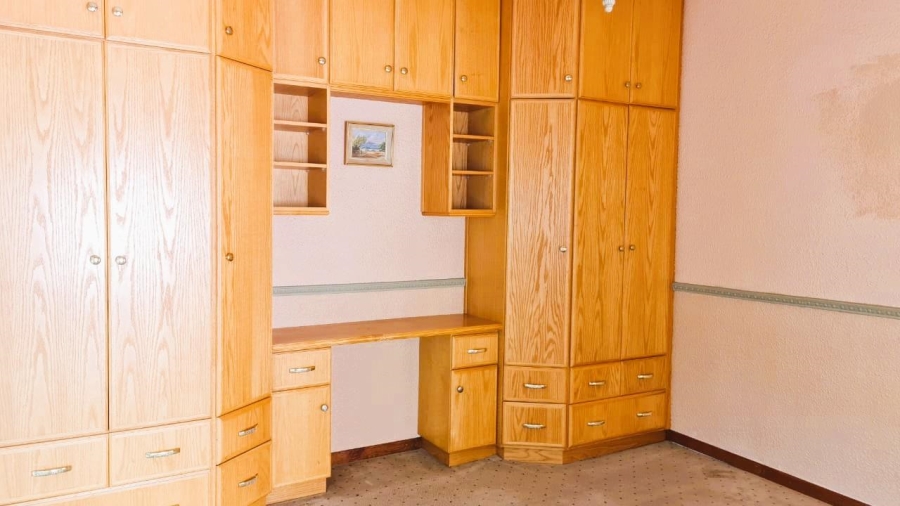 8 Bedroom Property for Sale in Waverley Free State